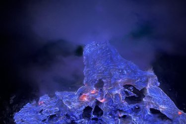 3D2N Cheap East Java Tour – From Surabaya to Ijen Blue Fire & Bromo Sunrise, Then Return to Surabaya Cheap 3D2N East Java Tour – Ijen Blue Fire & Bromo Sunrise Join our cheap 3D2N East Java tour from Surabaya! Explore Ijen’s Blue Fire and Bromo’s sunrise in one affordable trip with a round journey back to Surabaya. Bali Komodo Trip