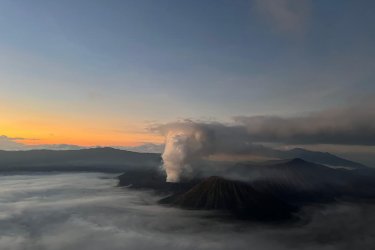 3D2N Cheap East Java Tour – From Surabaya to Ijen Blue Fire & Bromo Sunrise, Then Return to Surabaya Cheap 3D2N East Java Tour – Ijen Blue Fire & Bromo Sunrise Join our cheap 3D2N East Java tour from Surabaya! Explore Ijen’s Blue Fire and Bromo’s sunrise in one affordable trip with a round journey back to Surabaya. Bali Komodo Trip